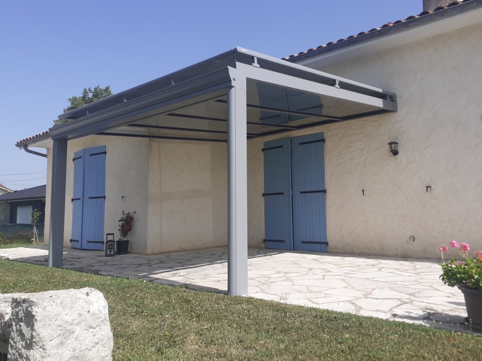 Installation de pergola vitrée en aluminium